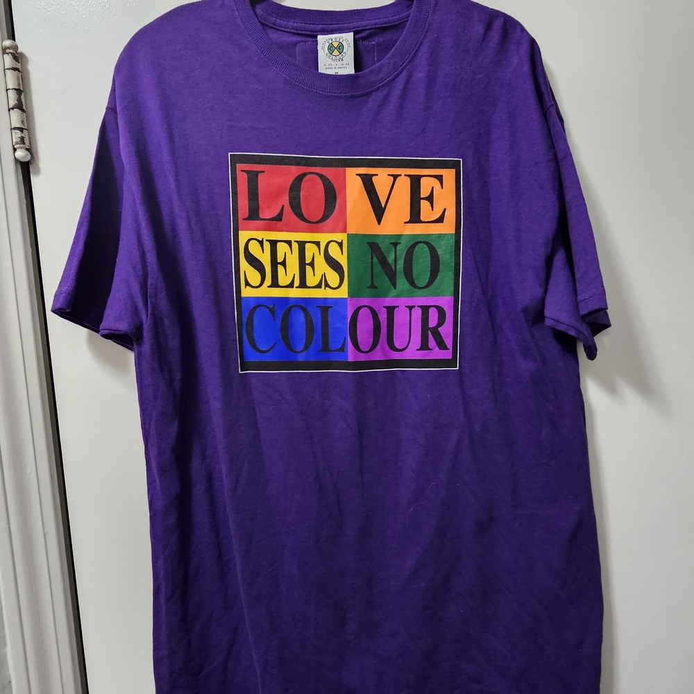 Cross Colours "Love Sees No Colour" T-Shirt. Size Medium